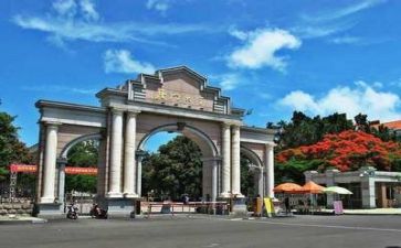 高校教师自我总结7篇