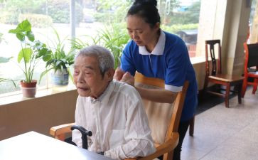 家庭护工雇佣合同6篇