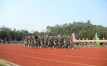 我们班的老师作文优秀5篇
