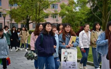 大学礼仪在校园演讲稿8篇
